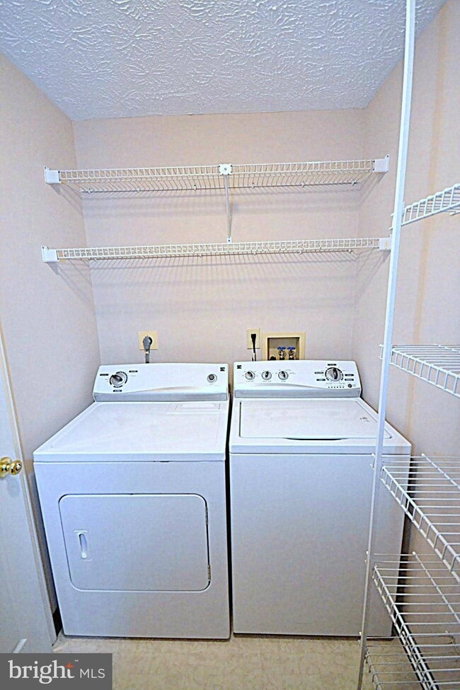 Building Photo - 2458 Apple Blossom Ln