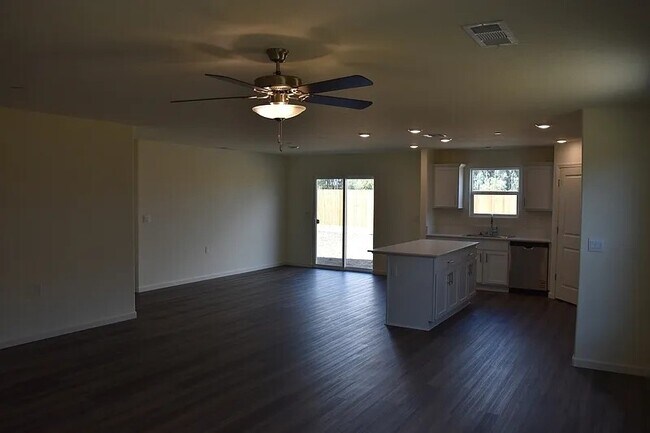 Foto del edificio - 685 Marshall Ln