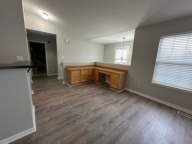 Building Photo - 707 Genesee Dr
