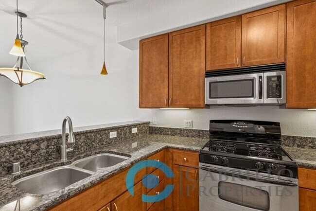 Foto del edificio - 2330 1st Ave