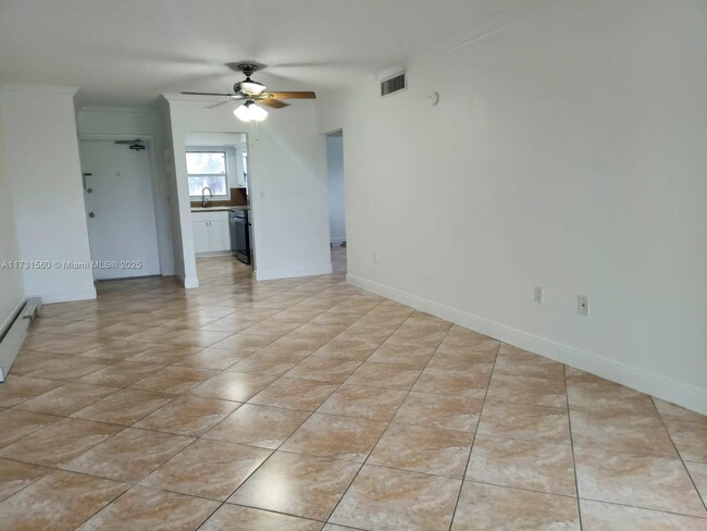 Foto del edificio - 7348 SW 82nd St