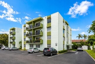 Building Photo - 1530 SW 2nd St