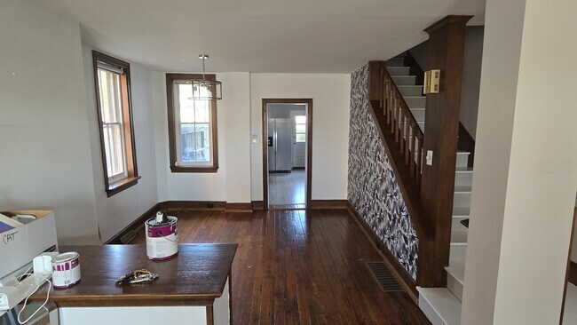 Entrance towards dining area and kitchen beyond - 118 Walnut St