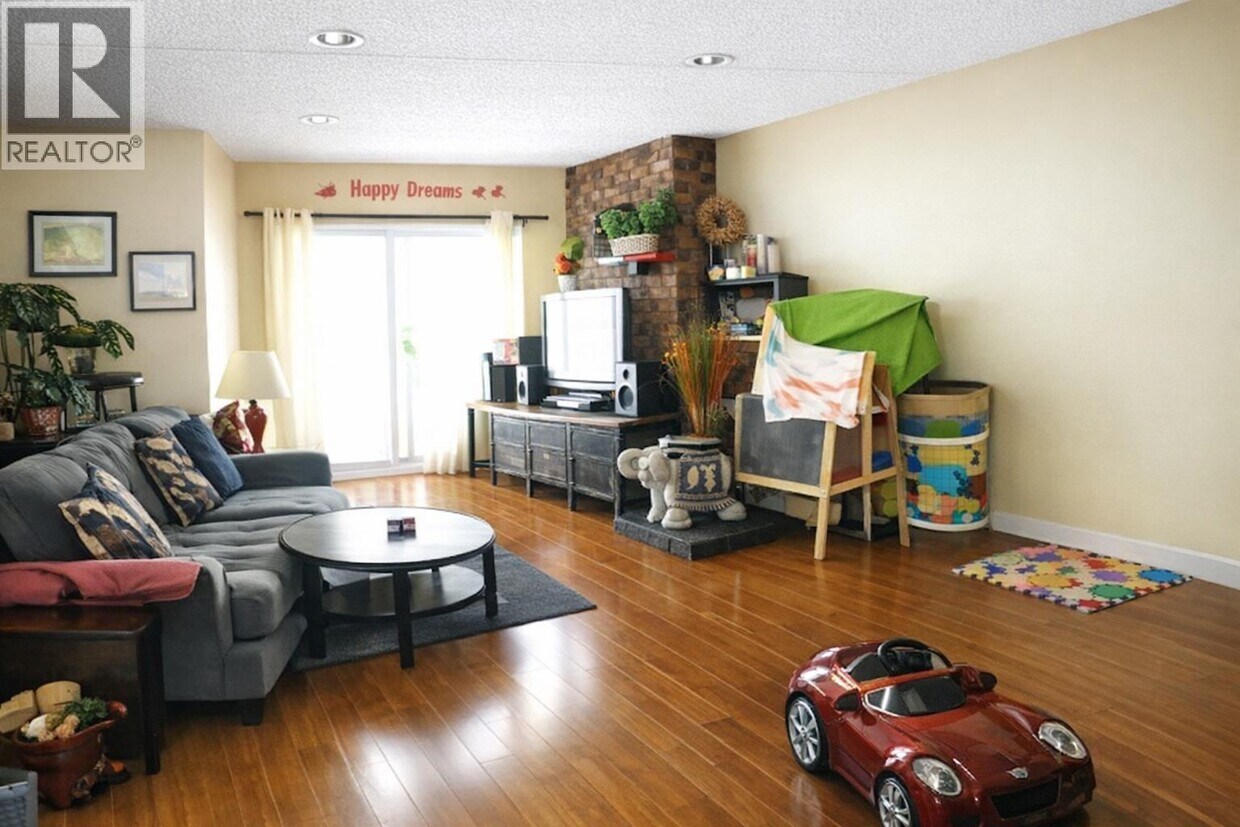 Photo du bâtiment - 7489 19th Ave