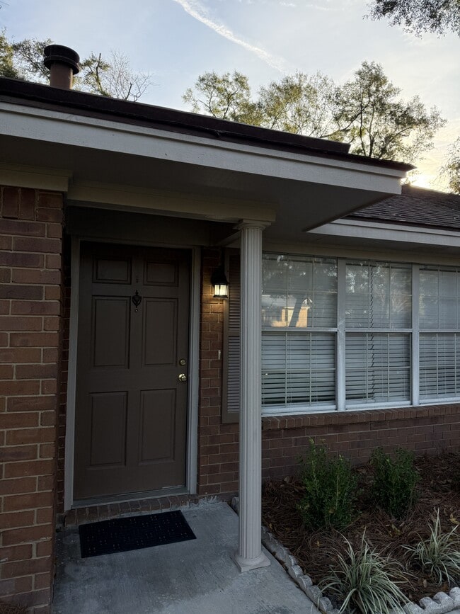 Building Photo - 1008 Old Oatland Island Rd