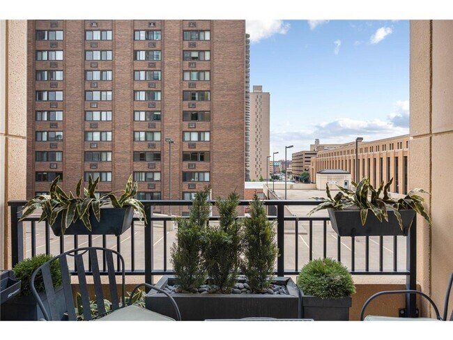 Foto del edificio - 100 3rd Ave S