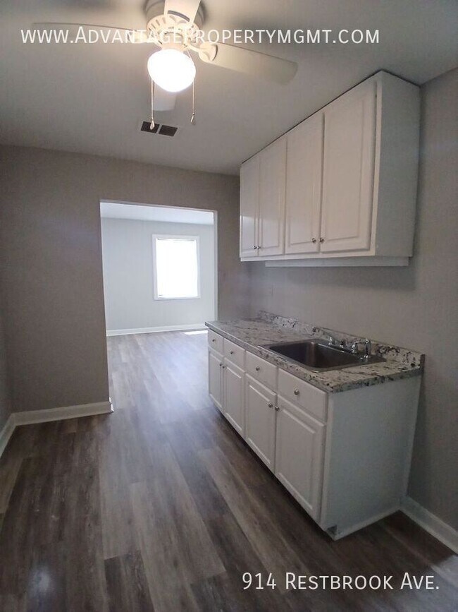 Building Photo - 914 Restbrook Ave