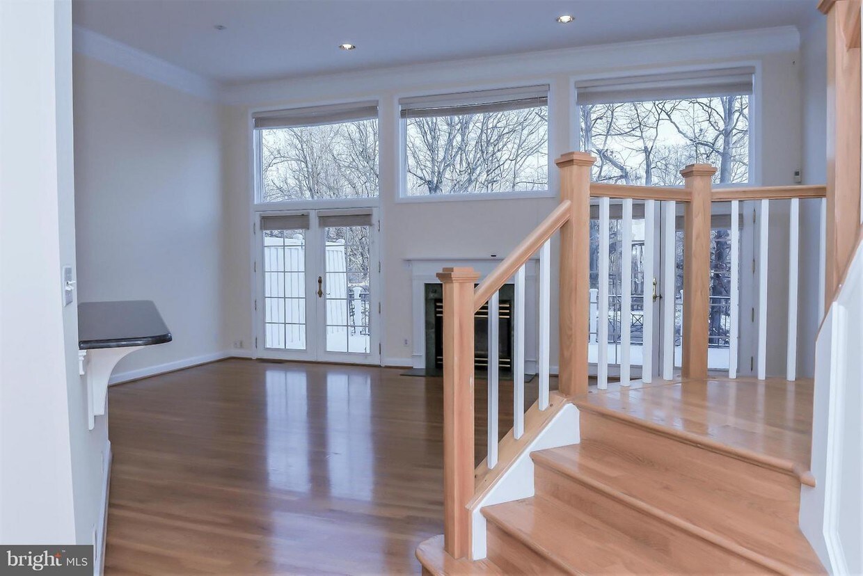 Foto principal - 12837 Dogwood Hills Ln