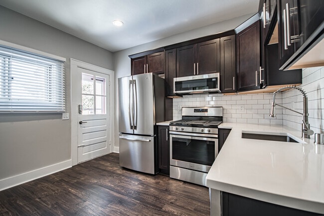 Building Photo - 1014 E Pearson St