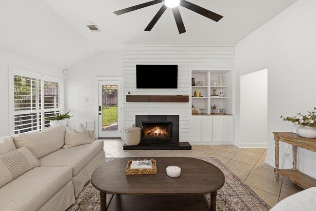 Building Photo - 4253 Canyon Glen Cir