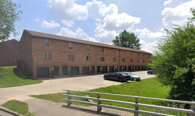 Building Photo - Troy Crossing - 2 Bedroom & 1.5 Bath Townh...
