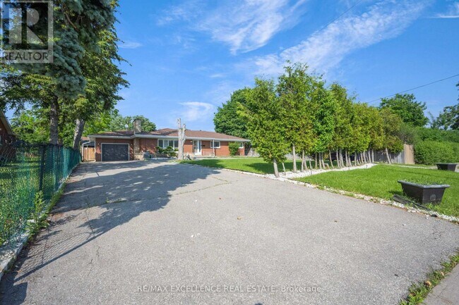 Building Photo - 166 McLaughlin Rd S