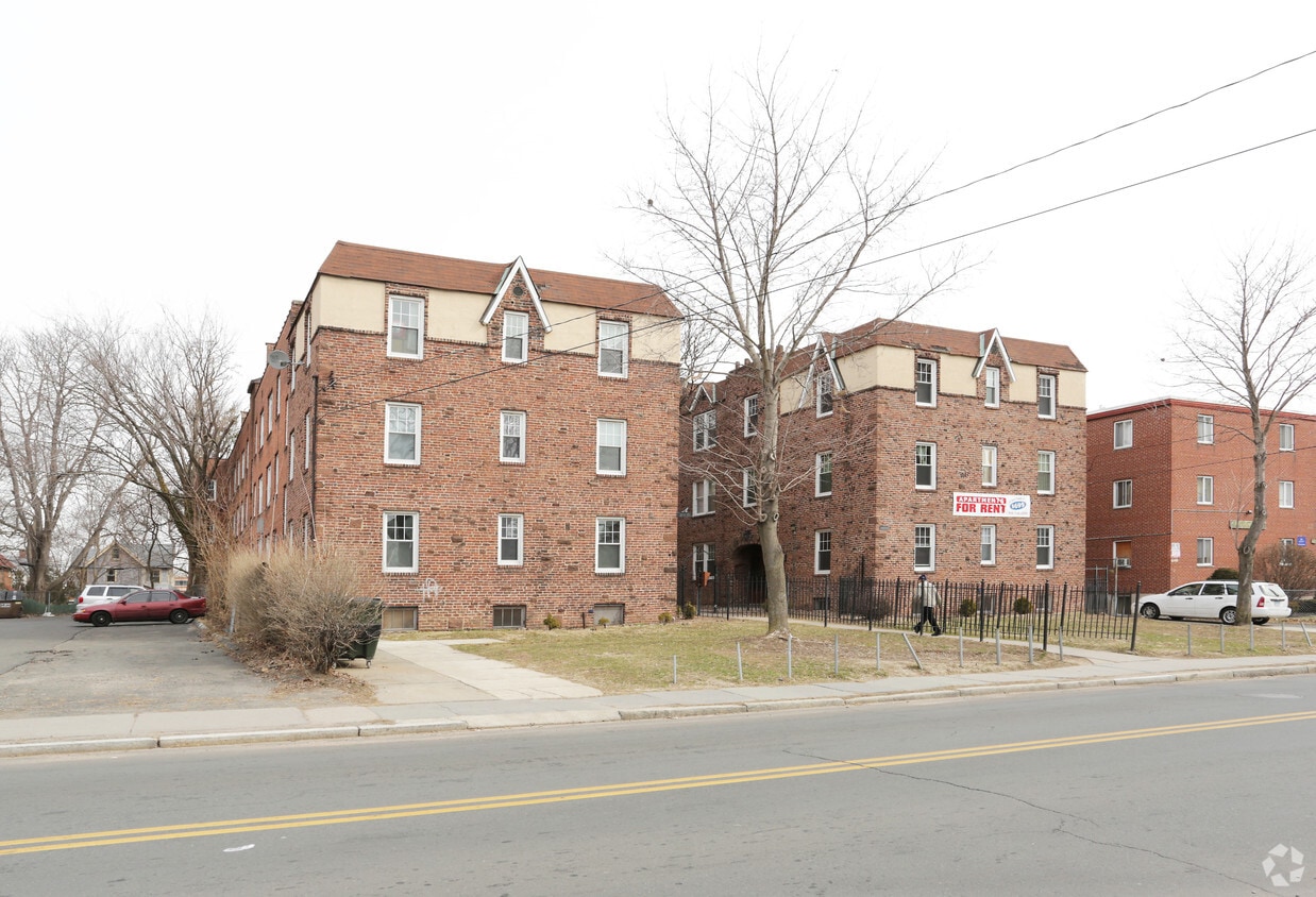 Primary Photo - Woodcroft Apartments