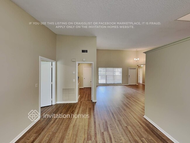 Building Photo - 9701 NW 33rd Manor