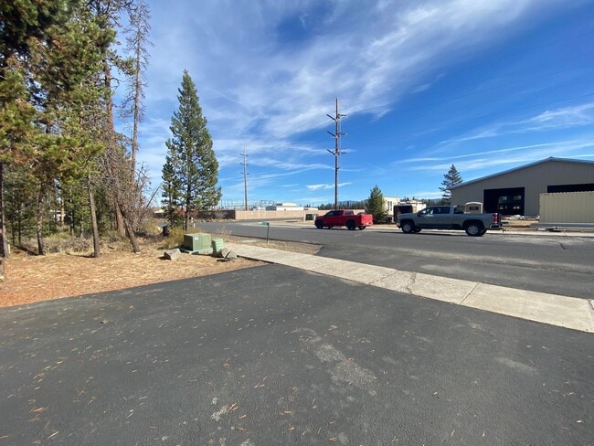 Foto del edificio - Quiet setting in La Pine!