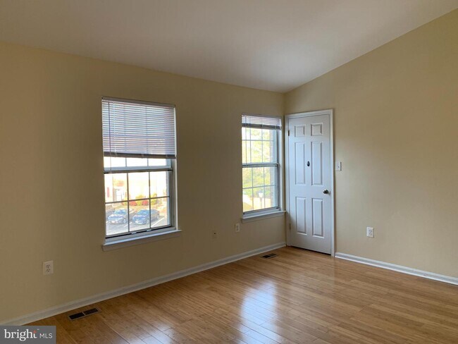 Foto del edificio - 6904 Storch Cir