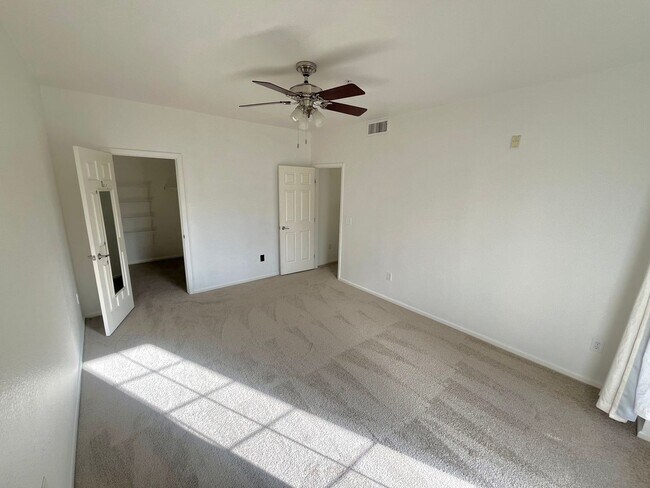 Foto del edificio - Charming 2BR Condo in Erie