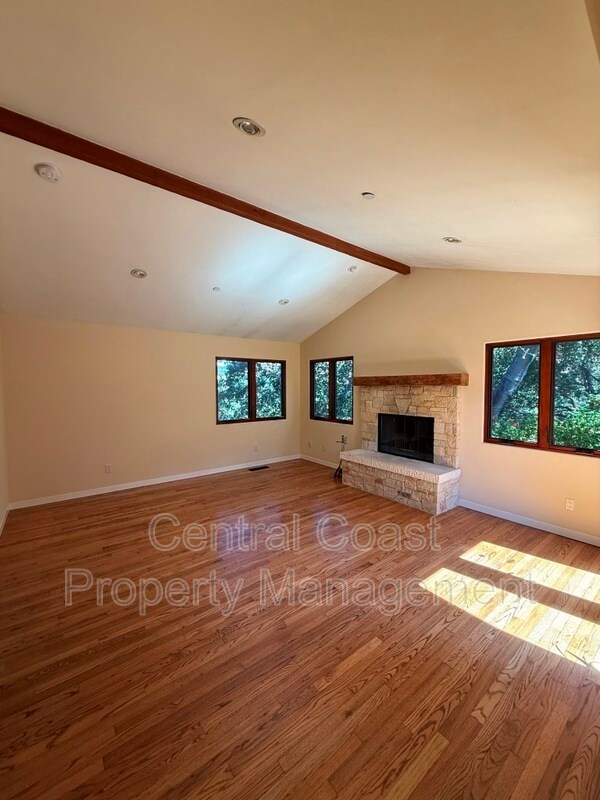 Foto del edificio - 66 E Carmel Valley Rd