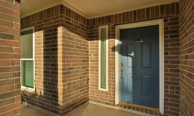 Building Photo - 20411 Fairfield Park Way