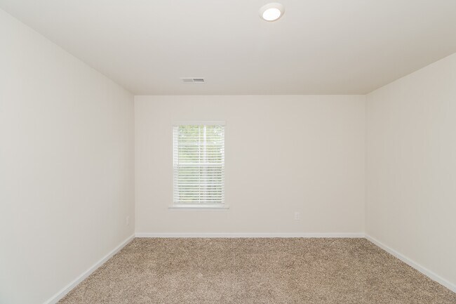 Foto del edificio - 323 Longstone Ct