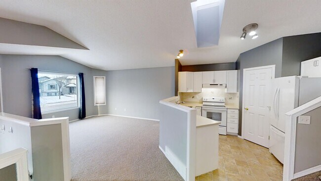 Building Photo - 9425 Lakeland Dr