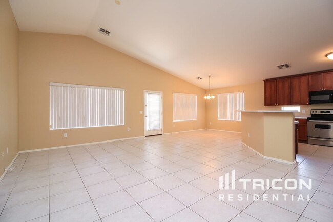 Foto del edificio - 11206 W Locust Ln