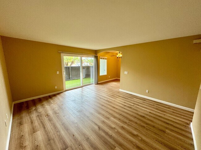 Building Photo - Great 2B/1BA Condo in Oceanside!
