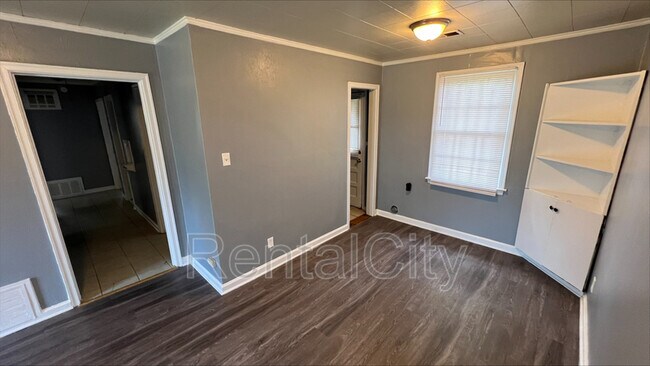 Building Photo - 1065 Larry Ln