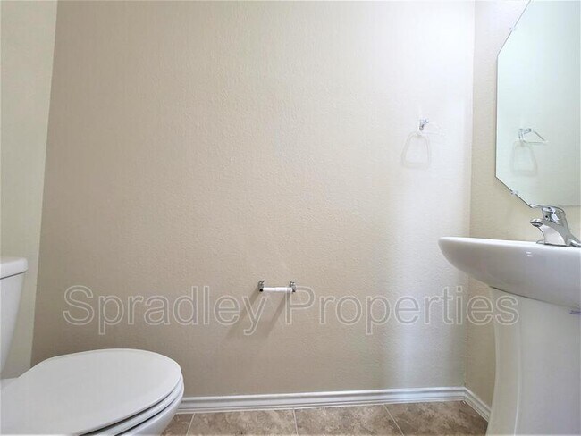 Building Photo - 5522 Stonehaven Dr