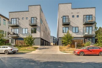 Building Photo - 2613 Calvin St
