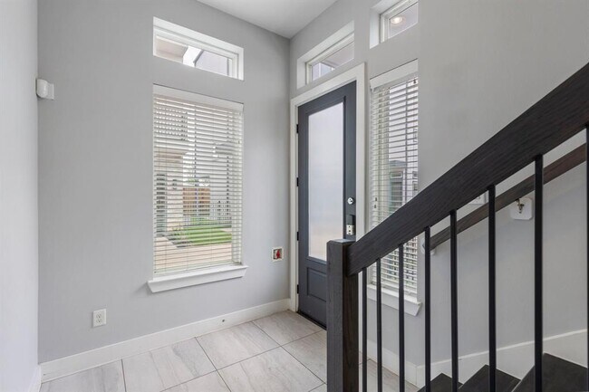 Foto del edificio - 8409 Hempstead Rd