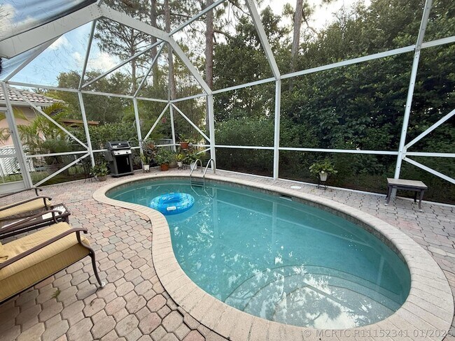 Foto del edificio - 328 W Coral Trace Cir
