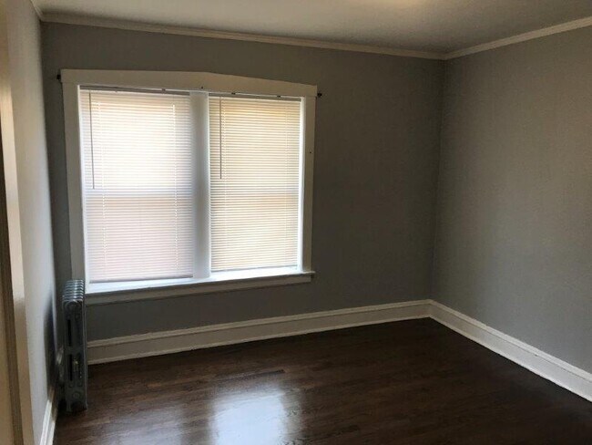 Foto del edificio - 2508 N LeClaire Ave