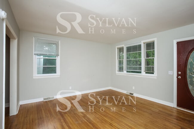 Building Photo - Spacious 3BR Home Awaits You!