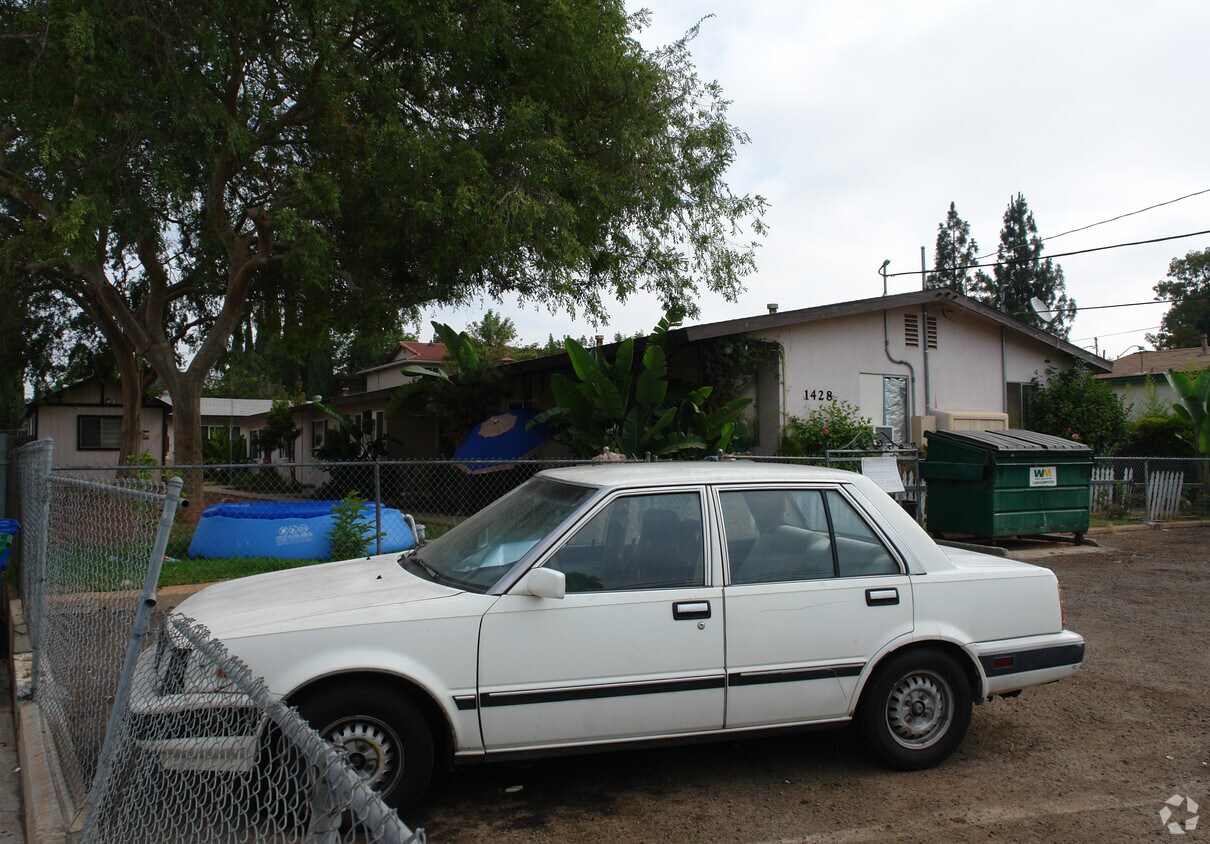 Building Photo - 1428 Peach Ave