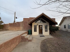 Building Photo - 209 Mesilla Dr