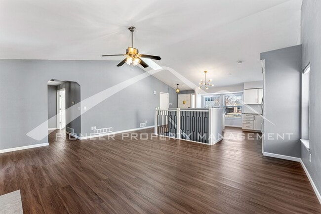 Building Photo - Spacious Home with Fenced Yard and Washer/...