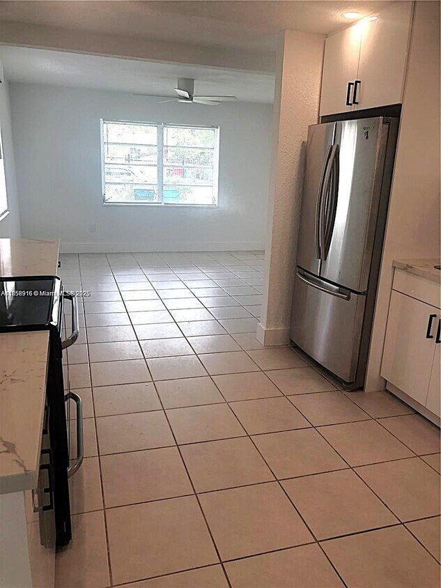 Foto del edificio - 300 NW 97th St