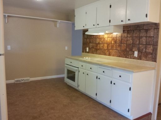 Building Photo - Brick ranch with a finished basement