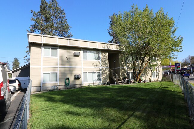 Building Photo - 917 S Maple St