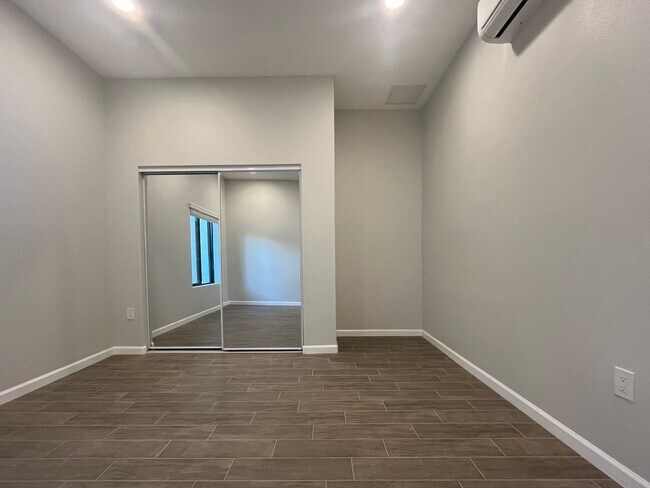 Foto del edificio - 17210 Newhope St