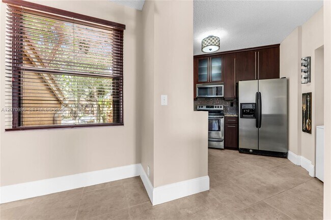 Foto del edificio - 15563 N Miami Lakeway