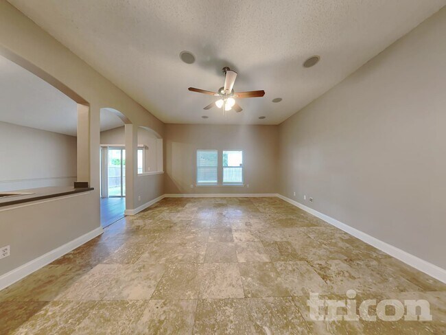 Building Photo - 1105 Maple Ln