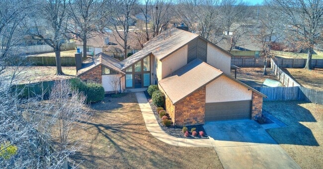 Building Photo - 2605 W Washington Cir