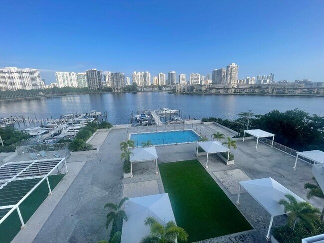 Foto del edificio - 18041 Biscayne Blvd