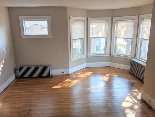 Building Photo - 25 Lothrop St