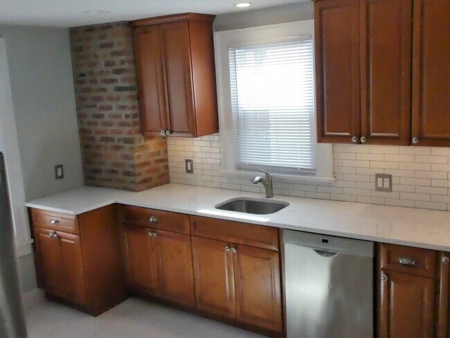 Kitchen - 17 Sherman Ave