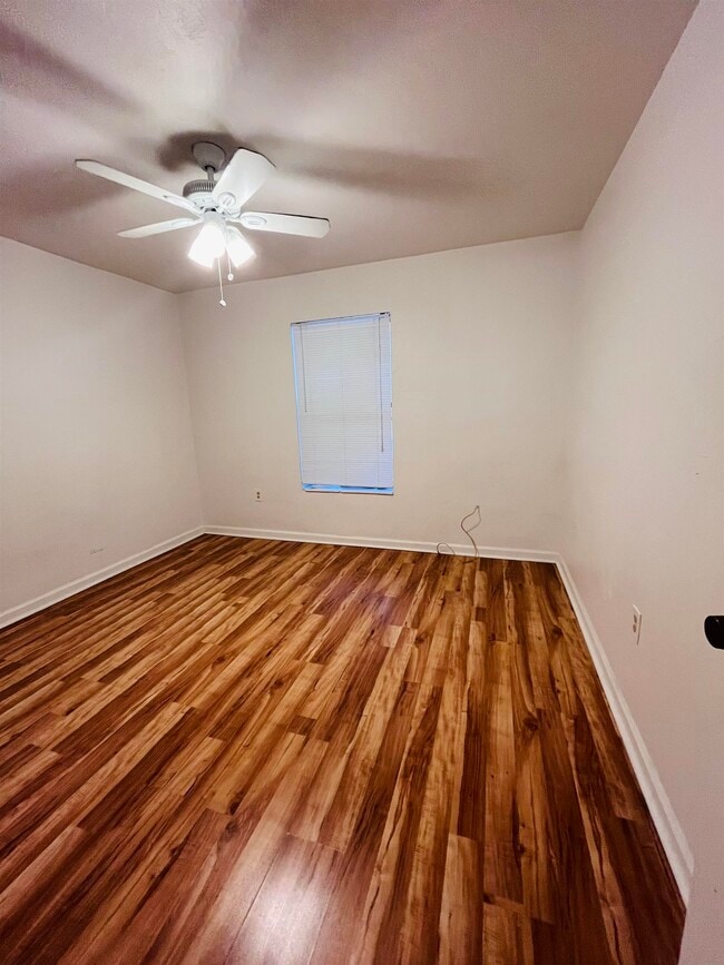Building Photo - 581 Holyoke Ct