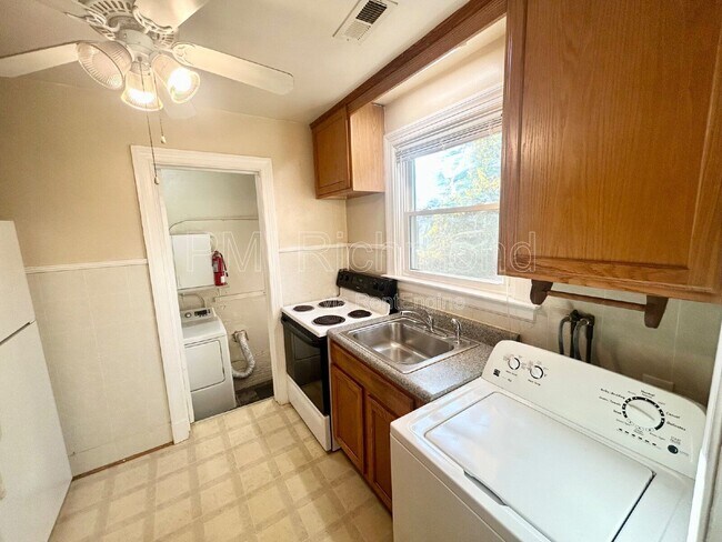 Foto del edificio - 2705 Dellrose Ave