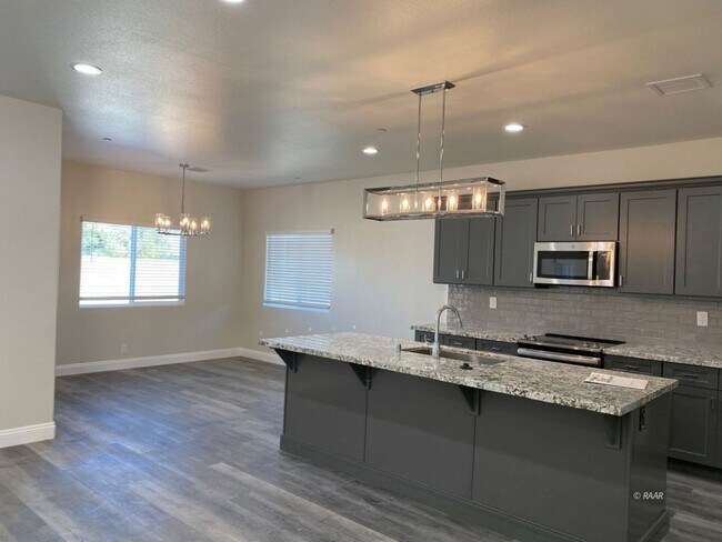 Building Photo - 1041 Ocean Ave